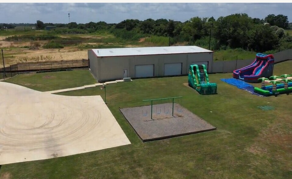 More Photos Of 4150 Highway 36 S, Brenham Shelter For Sale