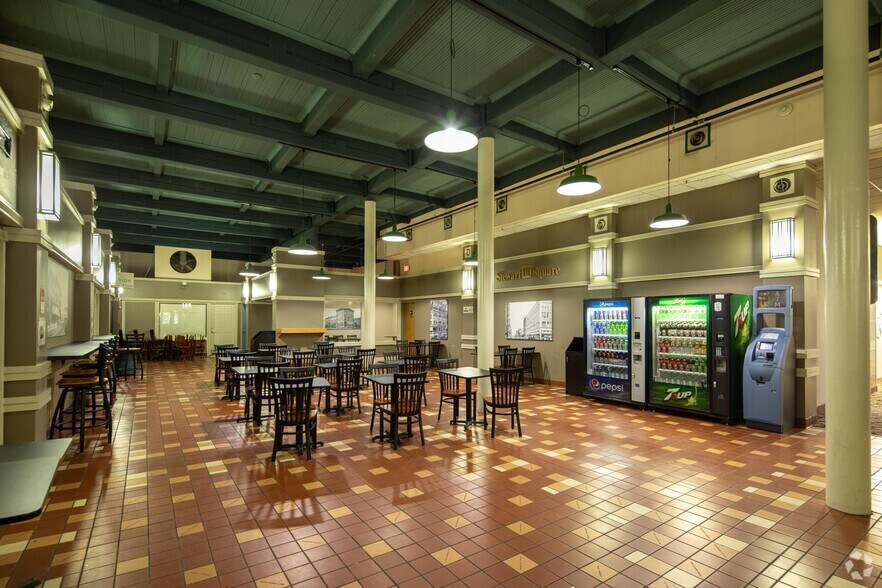 More Photos Of 308 W State St, Rockford Office For Lease