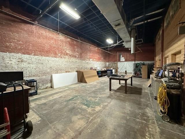 More Photos Of 110 S Houston Ave, Denison Showroom For Sale