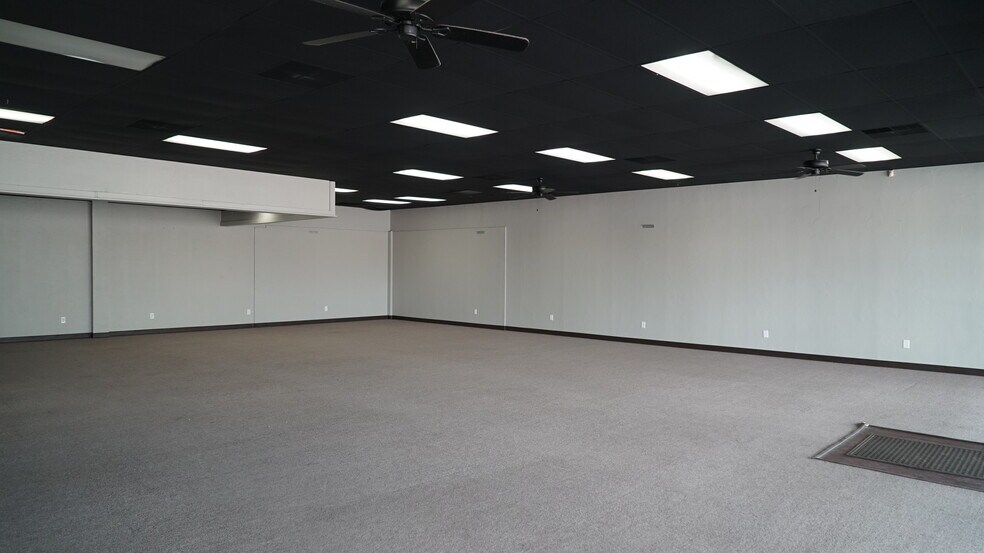 More Photos Of 1208 S FM 51, Decatur Unknown For Lease