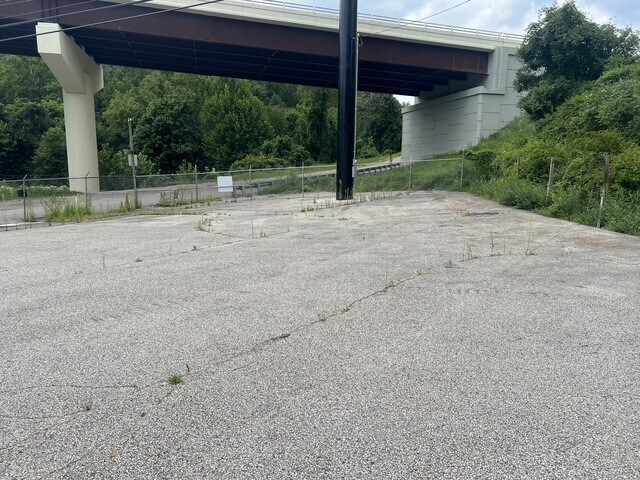 More Photos Of 1000 Kramer St, South Charleston Service For Lease