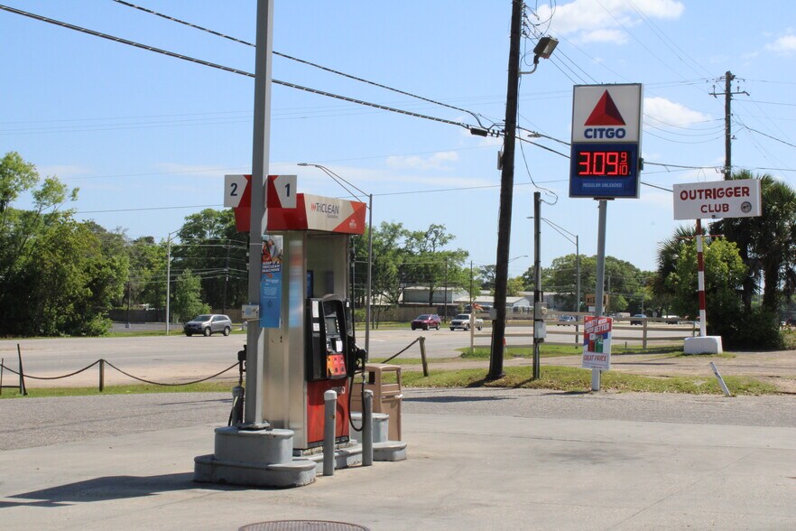 More Photos Of 4362 Government Blvd, Mobile Convenience Store For Sale