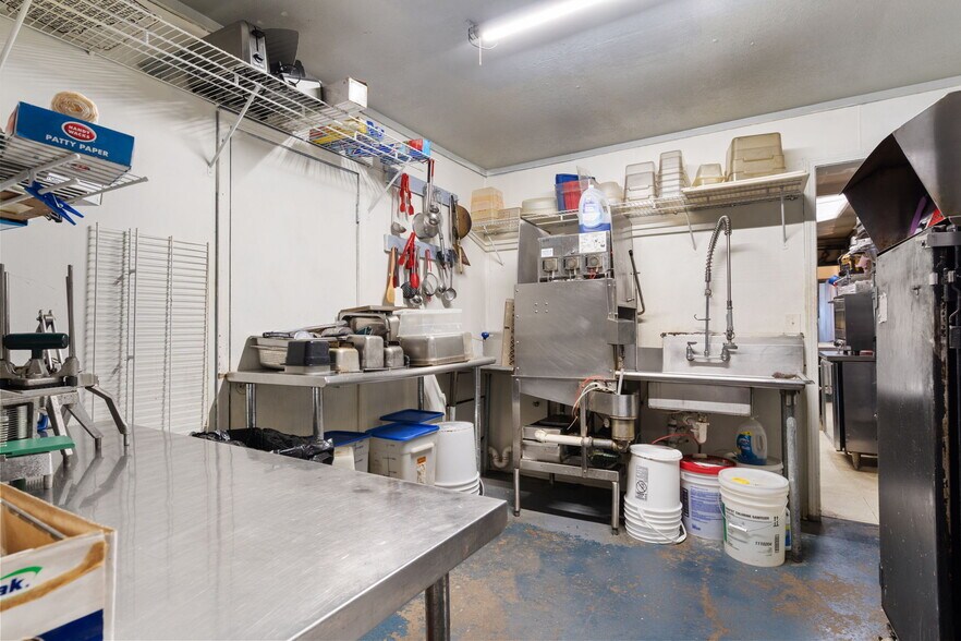 More Photos Of 7930 E State Highway 76, Kirbyville Specialty For Sale