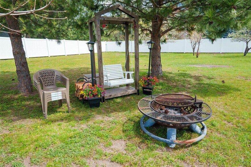 More Photos Of 1040 Roost Way, Columbia Falls Specialty For Sale
