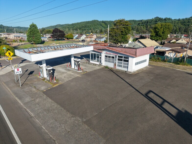 Primary Photo Of 2118 Winchester Ave, Reedsport Convenience Store For Sale