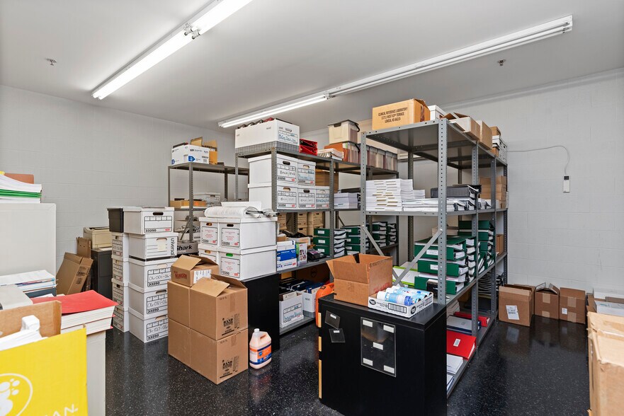 More Photos Of 1514 Commerce Ave, Carlisle Light Distribution For Lease