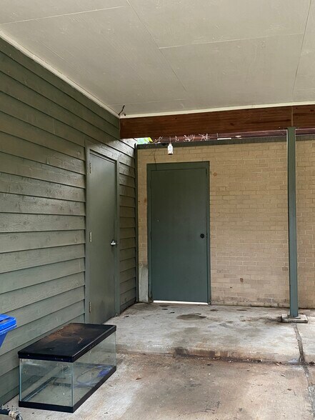 More Photos Of 9400 Village Green Dr, Shreveport Office For Lease