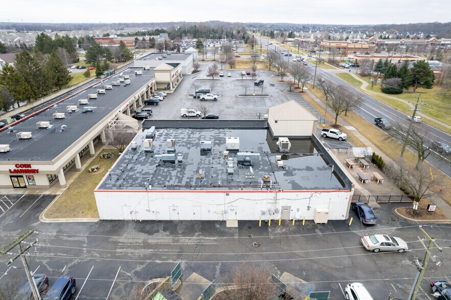 More Photos Of 47300-47528 Pontiac Trl, Wixom Unknown For Lease