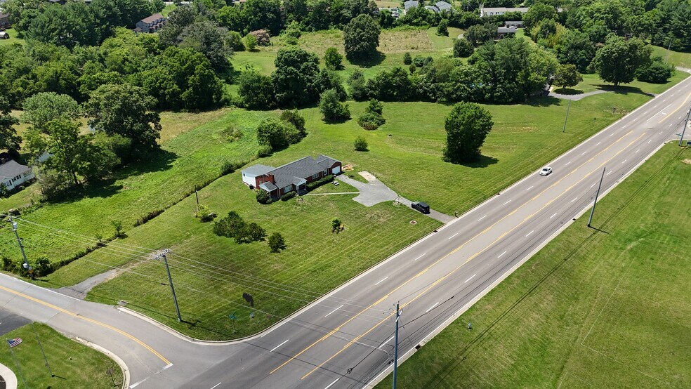 More Photos Of 5207 N Roan St, Gray Specialty For Sale