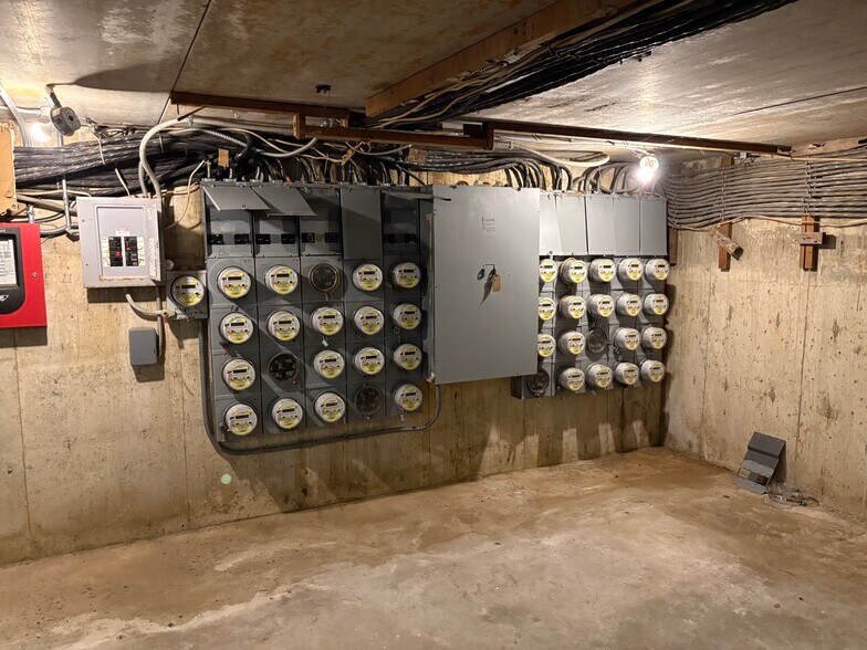 More Photos Of 9639-9640 Diamond Dr, Saint Louis Apartments For Sale