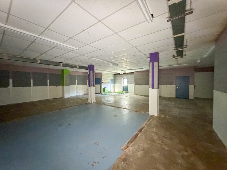 More Photos Of 900 W Chapel Rd, Asheville Showroom For Sale