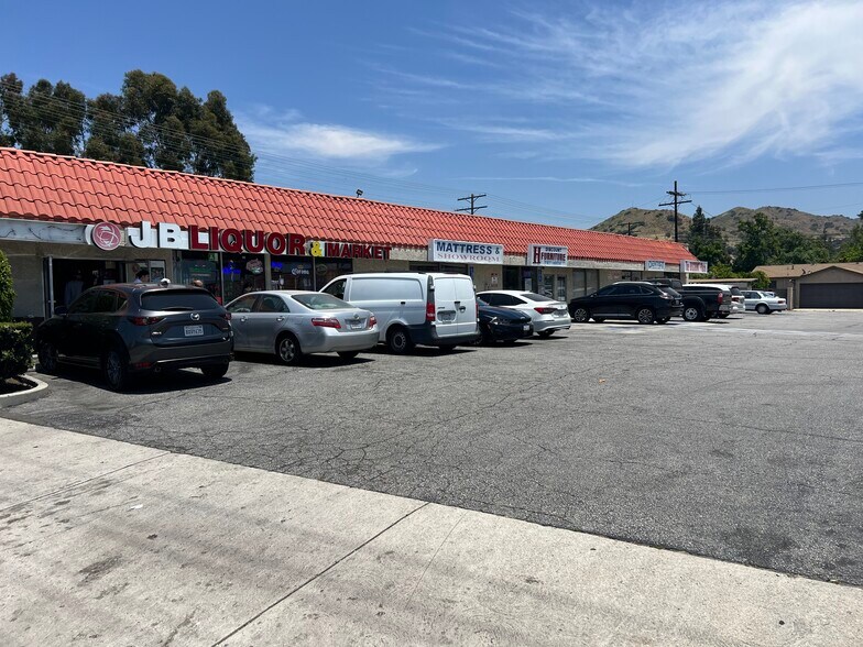 More Photos Of 8414-8432 Sunland Blvd, Sun Valley Unknown For Lease
