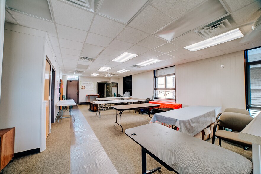 More Photos Of 109 S 2nd St, Watseka Office For Sale