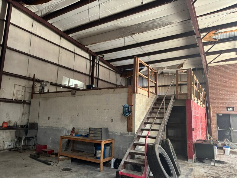 More Photos Of 109 Epps St, Gordon Warehouse For Lease