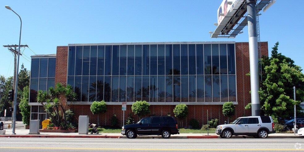 More Photos Of 16400 Ventura Blvd, Encino Office For Lease