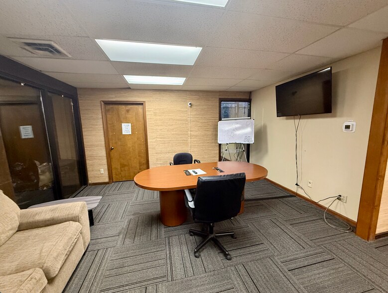 More Photos Of 4212 S Hocker Dr, Independence Office For Sale