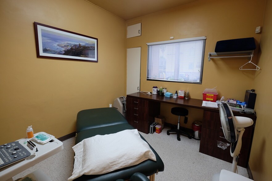 More Photos Of 10843 Magnolia Blvd, North Hollywood Medical For Lease