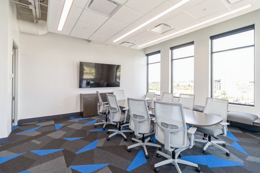 More Photos Of 1465 SW Park Square Dr, Ankeny Office For Lease