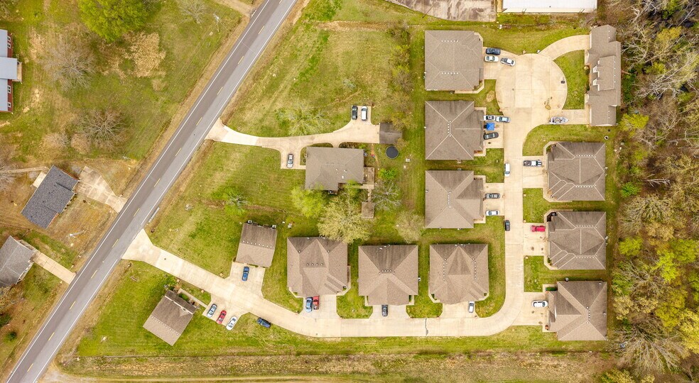 Primary Photo Of 1810 Hanson Dr, Lavaca Apartments For Sale