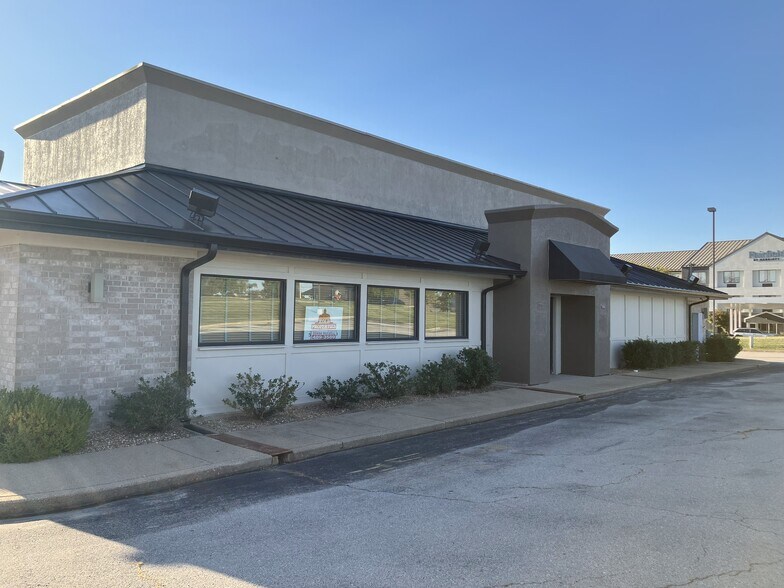 Primary Photo Of 133 Saint Robert Blvd, Saint Robert Fast Food For Lease