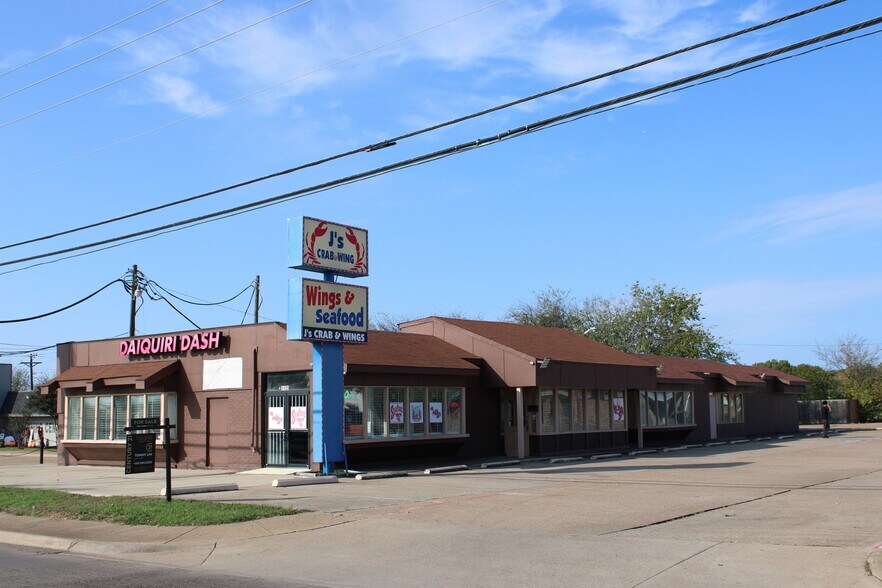 Primary Photo Of 1109 E Pleasant Run Rd, DeSoto Restaurant For Sale