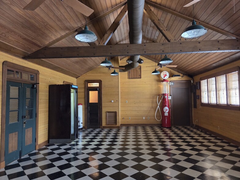 More Photos Of 815-817 Rosedale Dr, New Orleans Office For Sale