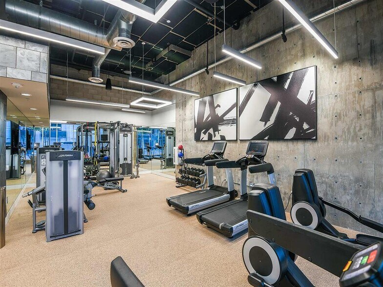 More Photos Of 1110 F St, San Diego Apartments For Lease