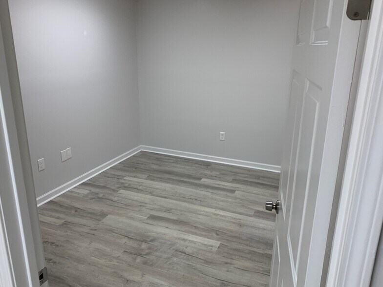 More Photos Of 875 Old Roswell Rd, Suite C-200, Roswell Office For Lease