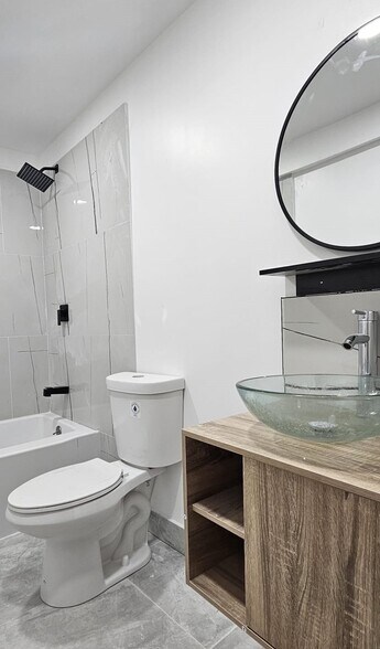 More Photos Of 2822 Pine Tree Dr, Miami Beach Apartments For Sale