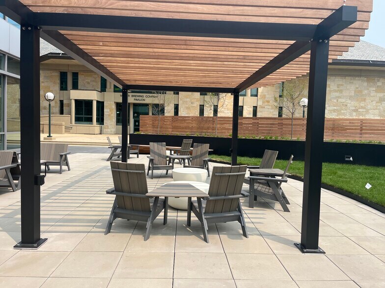 More Photos Of 875 E Wisconsin Ave, Milwaukee Office For Lease