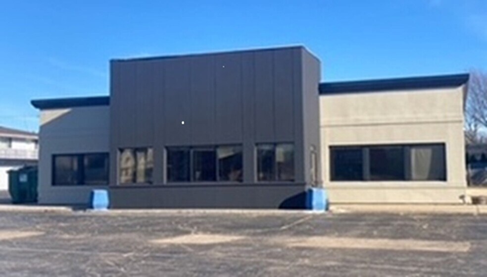Primary Photo Of 1598 DeKalb Ave, Sycamore Restaurant For Lease