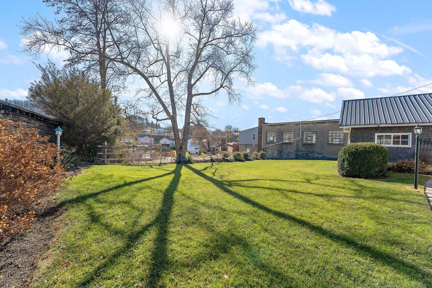 More Photos Of 106 Meyers Ave, Meyersdale Hospitality For Sale