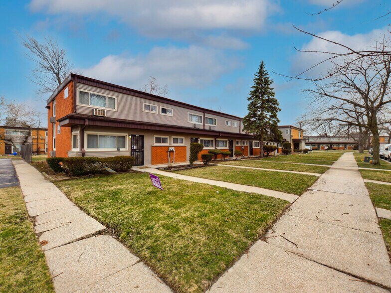 More Photos Of 1450 E 154th Pl, Dolton Apartments For Sale