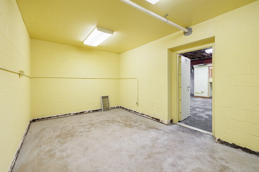 More Photos Of 15920 Old Frederick Rd, Woodbine Bank For Lease