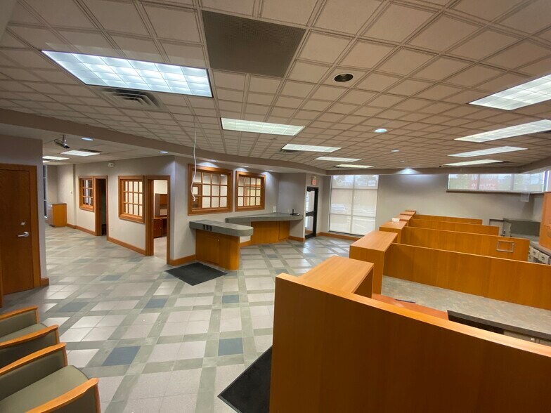 More Photos Of 2700 W Jackson St, Muncie Bank For Sale