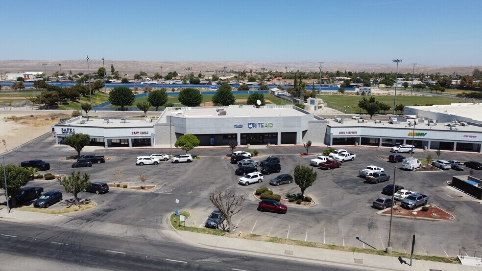 Primary Photo Of 1076 Kern St, Taft Drugstore For Lease