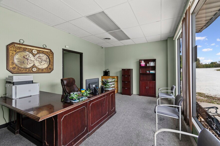 More Photos Of 3160 W Arrow St, Marshall Flex For Sale