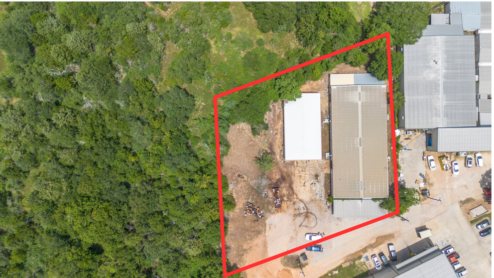 Primary Photo Of 2060 Highway 90 W, Sealy Manufacturing For Sale