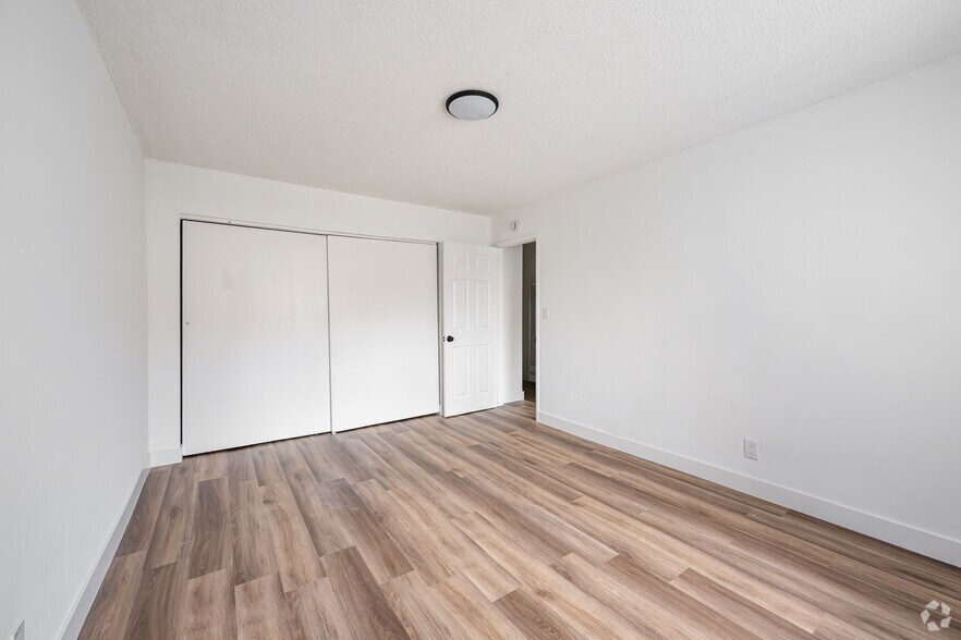 More Photos Of 1425 W Stoneridge Ct, Ontario Apartments For Sale