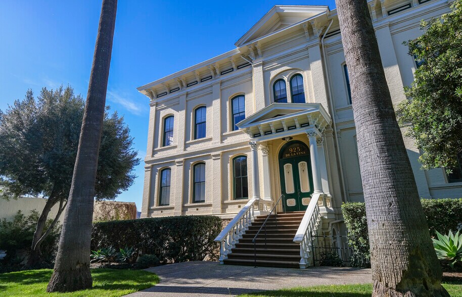 More Photos Of 925 De La Vina St, Santa Barbara Office For Lease
