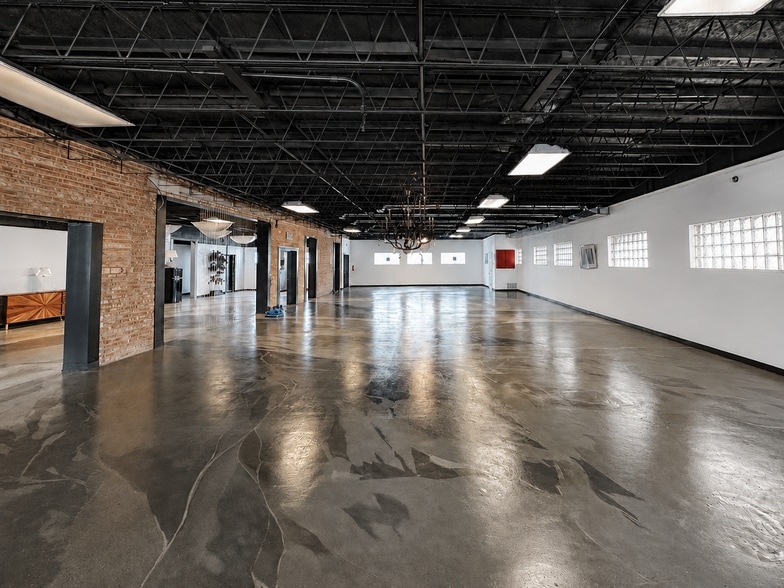 More Photos Of 44 W Lincoln Hwy, Chicago Heights Office For Lease