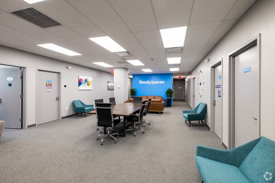 More Photos Of 250 E Sandford Blvd, Mount Vernon Warehouse For Lease