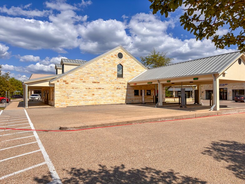More Photos Of 12101 Bee Caves Rd, Austin Bank For Lease