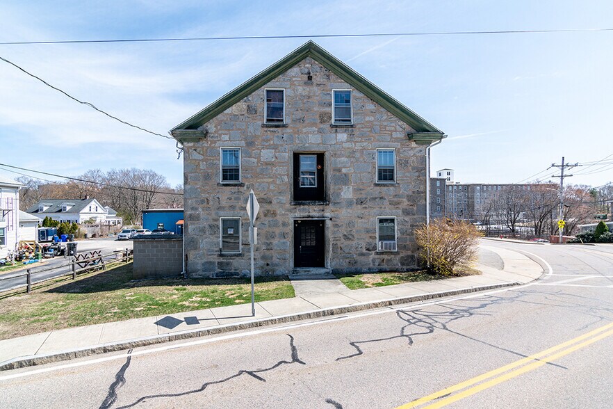 More Photos Of 12 Factory St, West Warwick Light Distribution For Sale