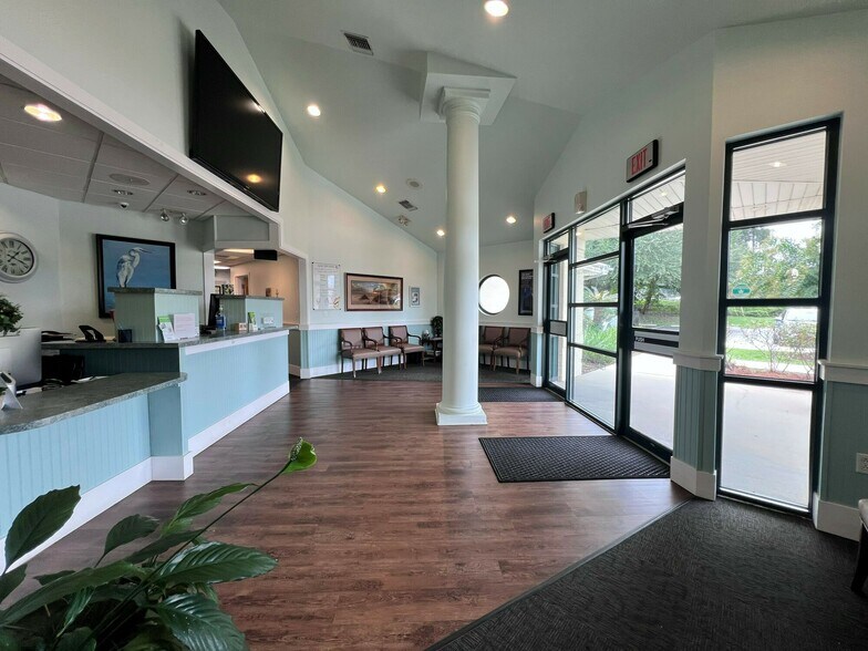More Photos Of 1421 E Nine Mile Rd, Pensacola Medical For Lease