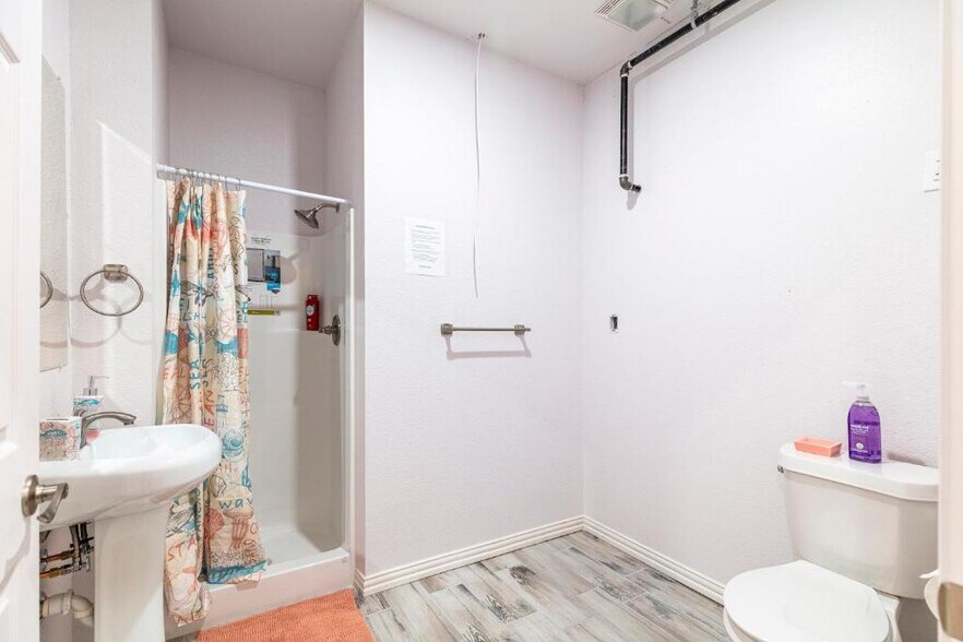 More Photos Of 3402 Goodnight Blvd, Wills Point Research And Development For Sale