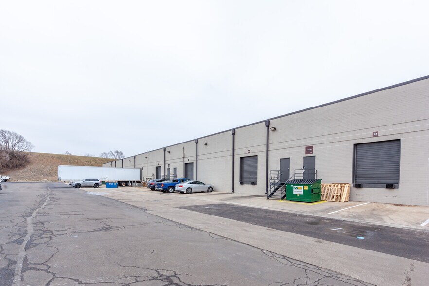 More Photos Of 100-132 Abbie Ave, Kansas City Light Manufacturing For Lease