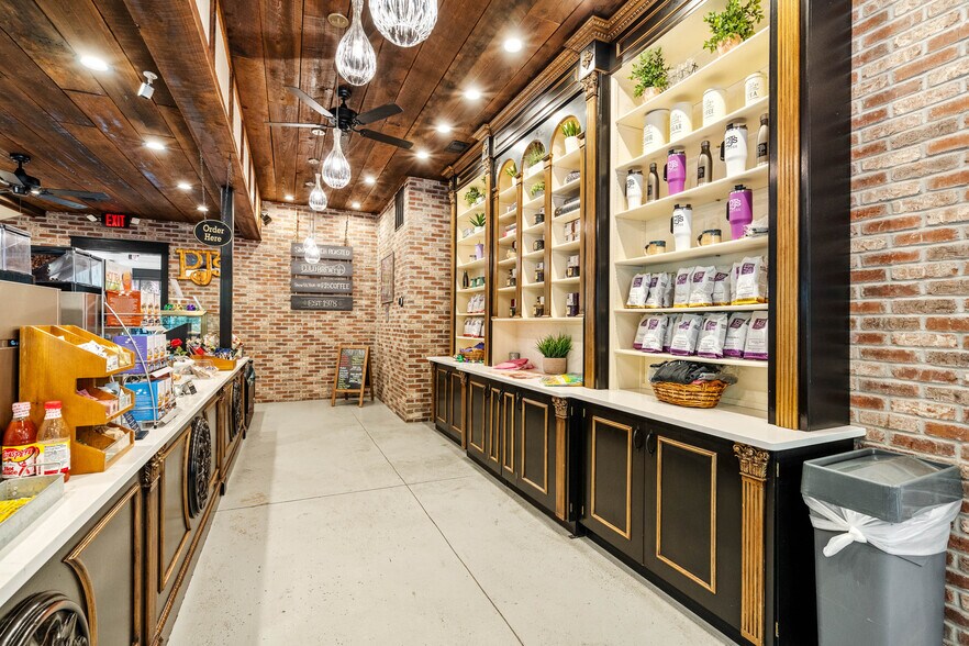 More Photos Of 8026 E Main St, Ridgeland General Retail For Sale