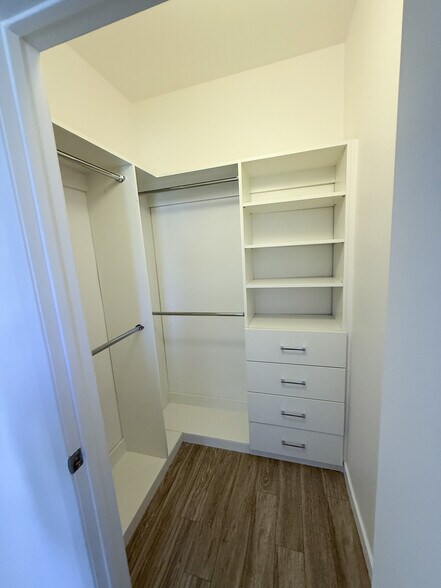 More Photos Of 8600 Burton Way, Los Angeles Apartments For Sale