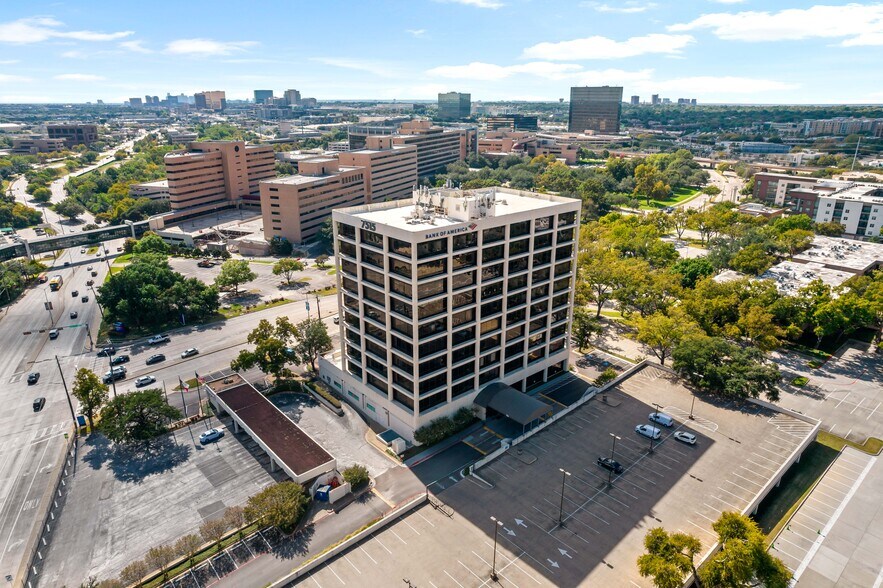More Photos Of 7515 Greenville Ave, Dallas Medical For Lease
